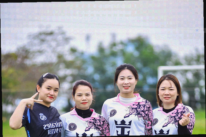黄色为主调的礼包周期齿轮与温度计像素图标组合